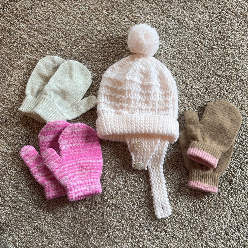 Baby Girls’ Winter Hat & 3 Pairs of Mittens